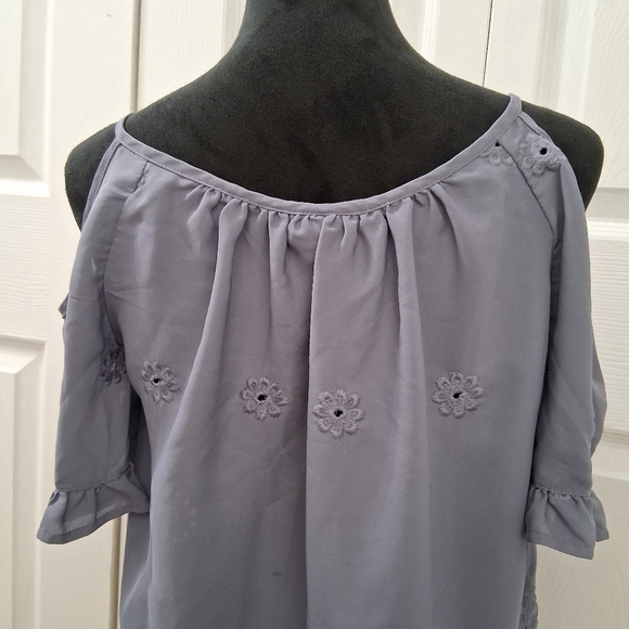 Knox Rose Cold Shoulder With Floral Eyelets & Scalloped Hemline  Size S - Picture 5 of 8